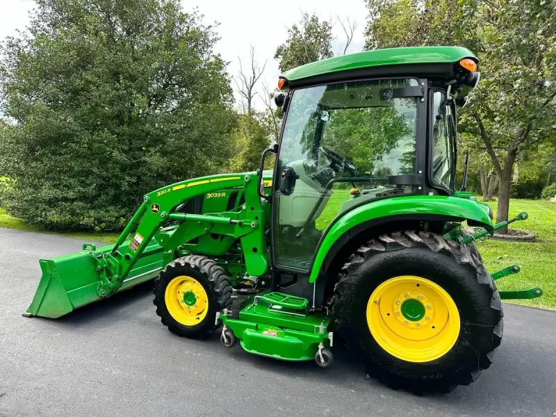 2020 John Deere 3039R photo 14