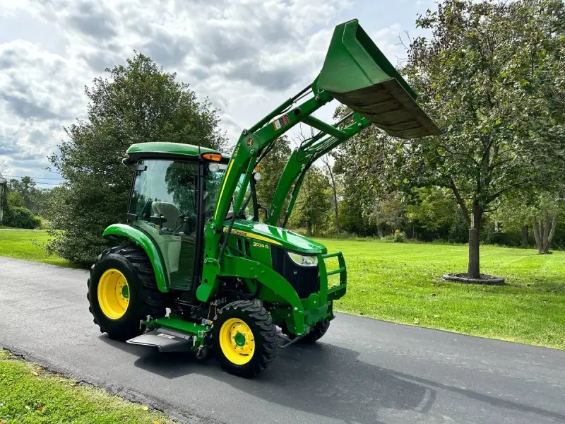 2020 John Deere 3039R photo 6