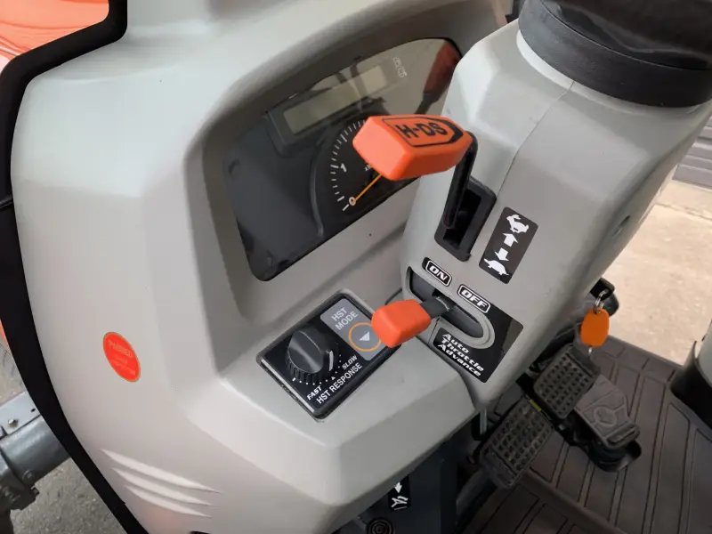 2010 Kubota Grand L Series L5240HSTC photo 33