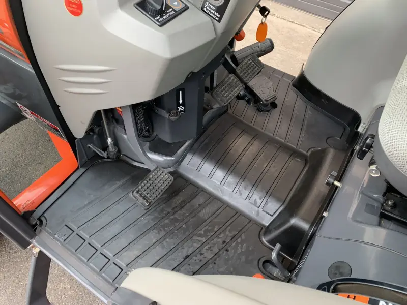2010 Kubota Grand L Series L5240HSTC photo 32