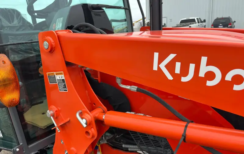 2021 Kubota M4-071D Deluxe MFWD Tractor W/Loader | Agriculture photo 28