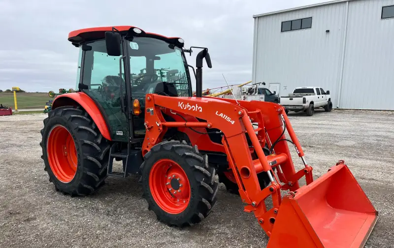 2021 Kubota M4-071D Deluxe MFWD Tractor W/Loader | Agriculture photo 3