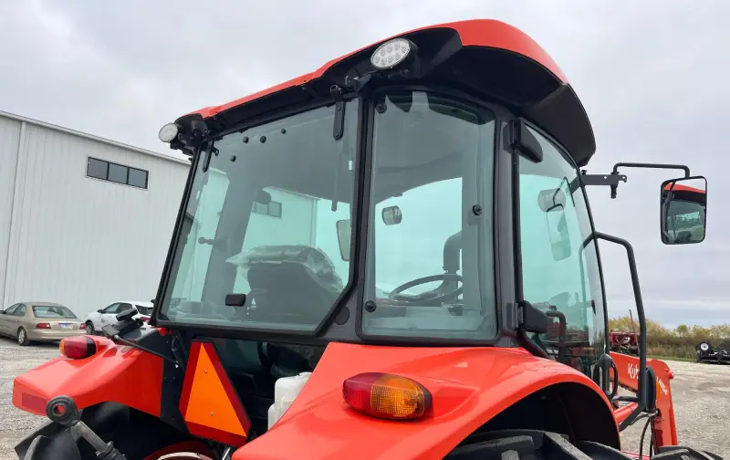 2021 Kubota M4-071D Deluxe MFWD Tractor W/Loader | Agriculture photo 31