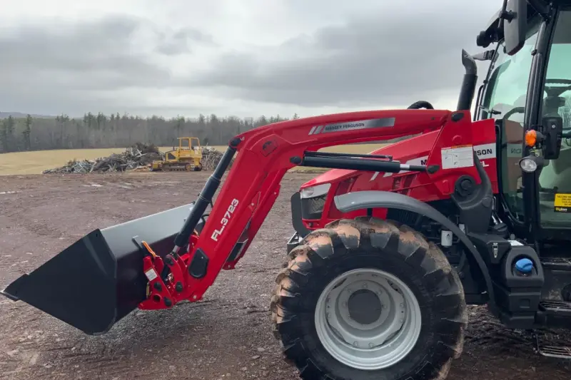 2018 Massey Ferguson 5713SL MFWD photo 10