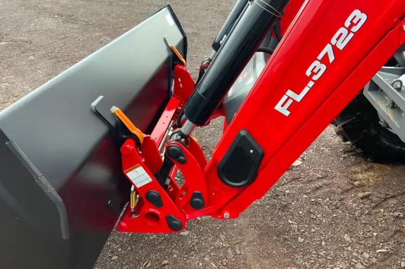 2018 Massey Ferguson 5713SL MFWD photo 29