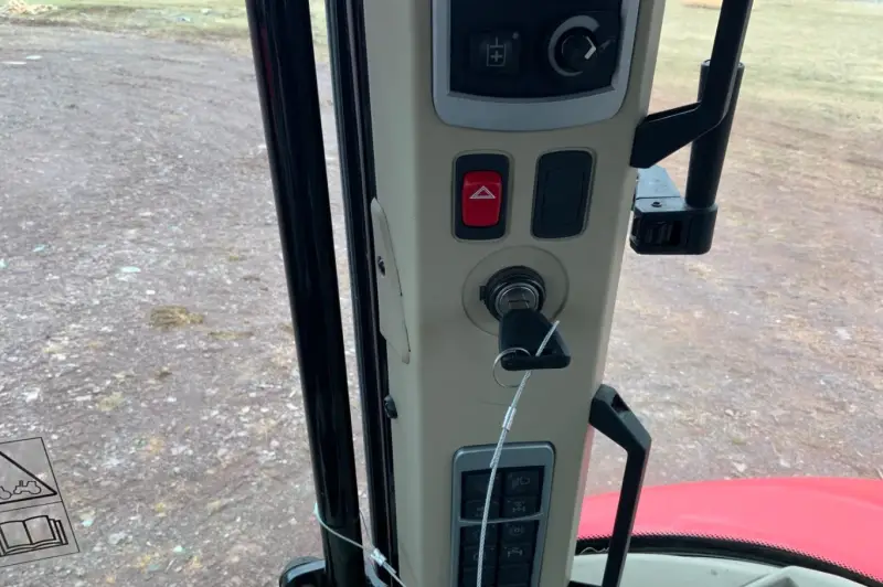 2018 Massey Ferguson 5713SL MFWD photo 52