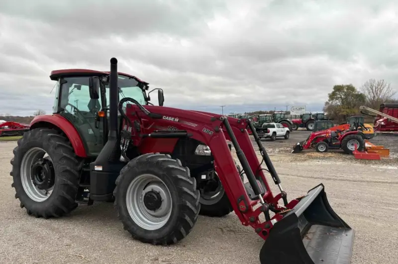 2021 Case IH Farmall 140A MFWD photo 3