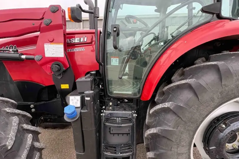 2021 Case IH Farmall 140A MFWD photo 12
