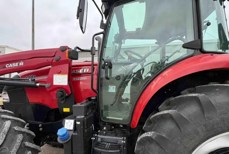 2021 Case IH Farmall 140A MFWD photo 11