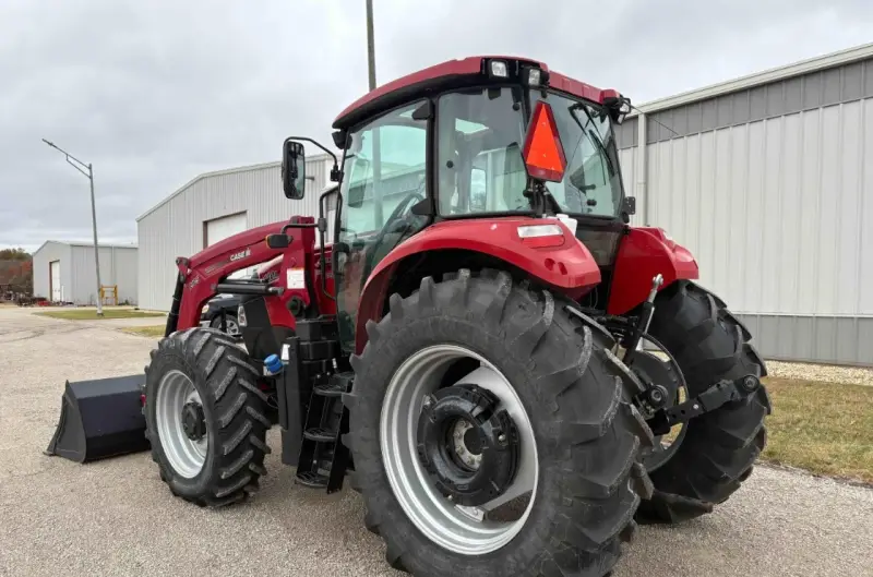 2021 Case IH Farmall 140A MFWD photo 7