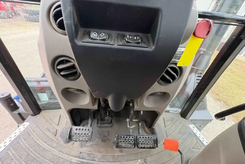 2021 Case IH Farmall 140A MFWD photo 37