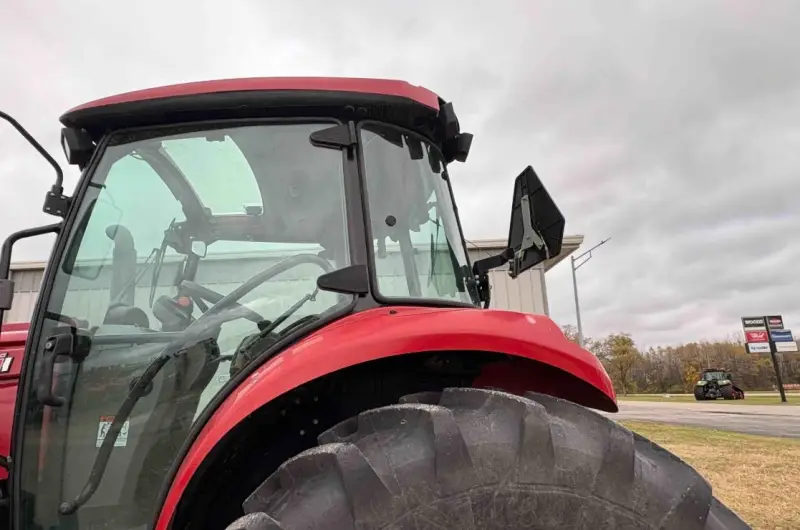 2021 Case IH Farmall 140A MFWD photo 9