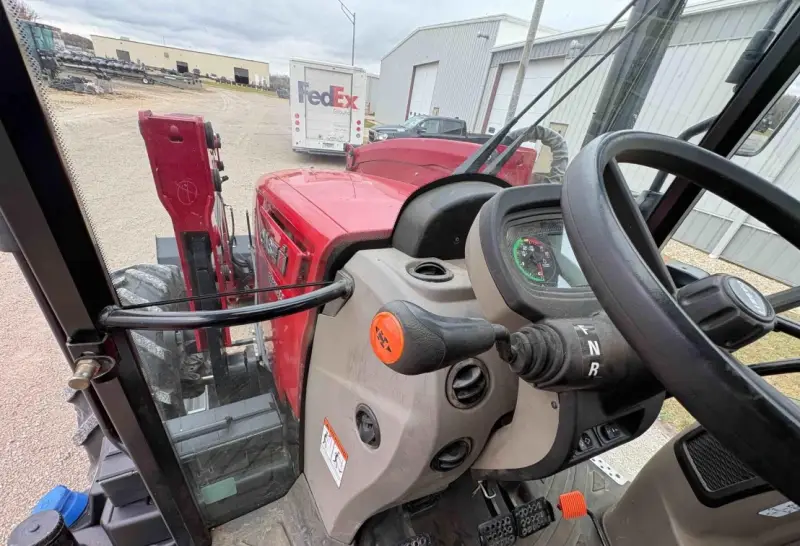 2021 Case IH Farmall 140A MFWD photo 36