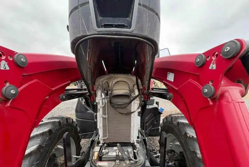 2021 Case IH Farmall 140A MFWD photo 32