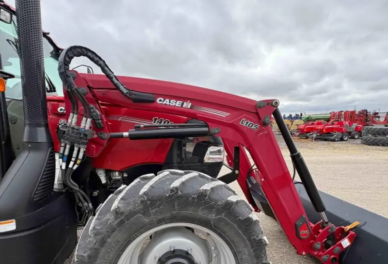 2021 Case IH Farmall 140A MFWD photo 28