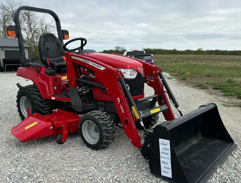 2021 Massey Ferguson GC1723 photo 3