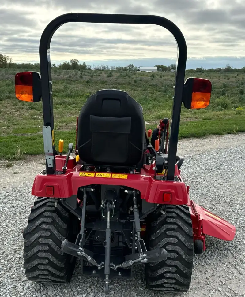 2021 Massey Ferguson GC1723 photo 6