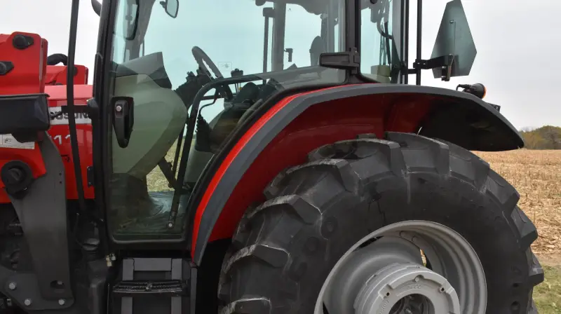2022 Massey Ferguson 5711 Dyna-4 MFWD Tractor W/Loader | Agriculture photo 14
