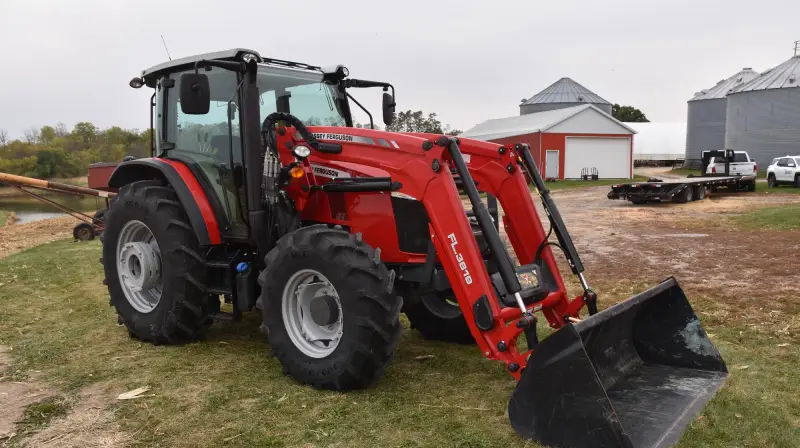 2022 Massey Ferguson 5711 Dyna-4 MFWD Tractor W/Loader | Agriculture photo 3