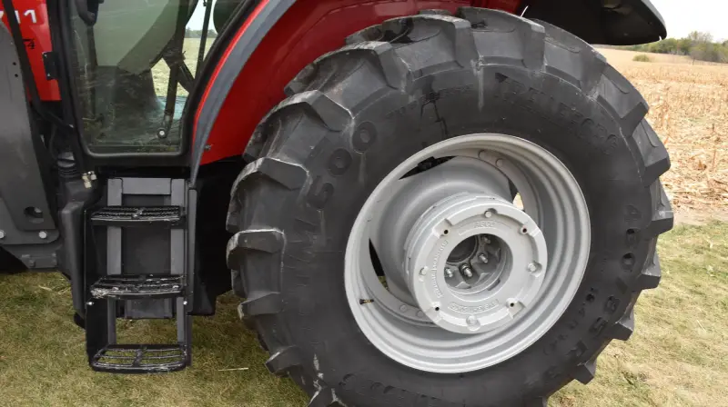 2022 Massey Ferguson 5711 Dyna-4 MFWD Tractor W/Loader | Agriculture photo 43