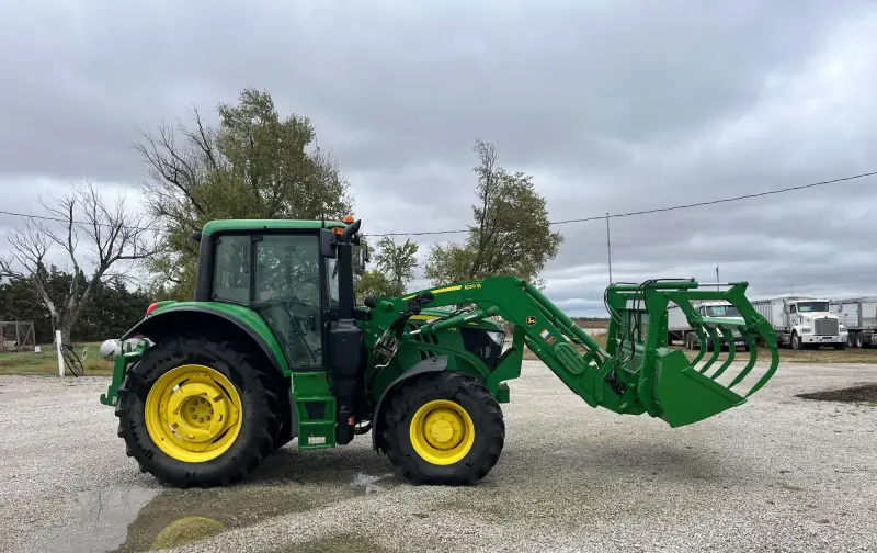 2015 John Deere 6130M MFWD Tractor W/Grapple Loader photo 4
