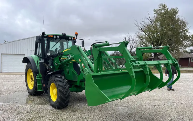 2015 John Deere 6130M MFWD Tractor W/Grapple Loader photo 3