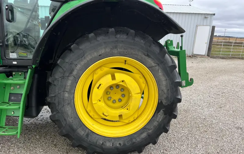 2015 John Deere 6130M MFWD Tractor W/Grapple Loader photo 38