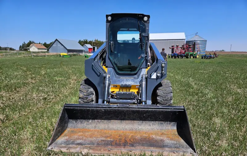 2019 John Deere 332G Skid Steer photo 2