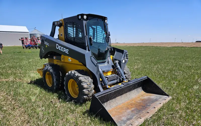 2019 John Deere 332G Skid Steer photo 3