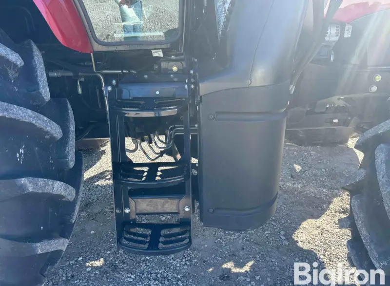 2022 Case IH Farmall 140A MFWD photo 23