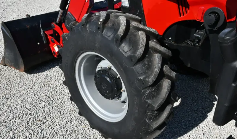 2009 Case IH Farmall 105U MFWD photo 37