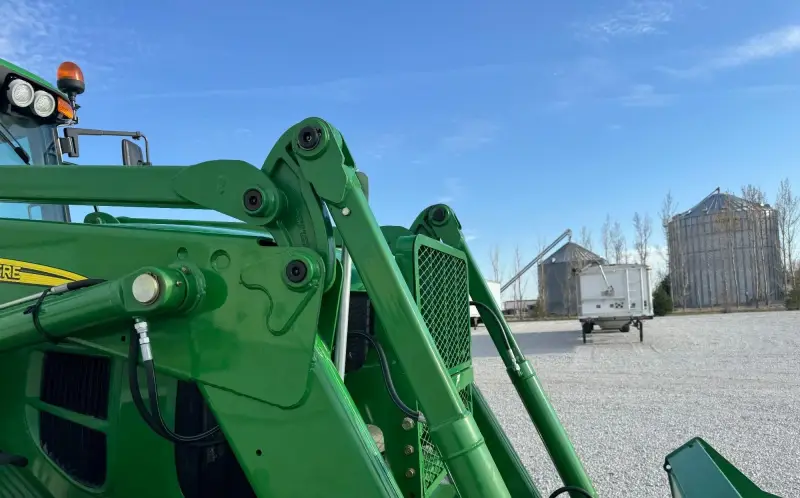 2010 John Deere 7530 Premium MFWD photo 17
