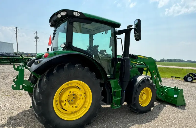 2023 John Deere 6R 110 MFWD photo 4