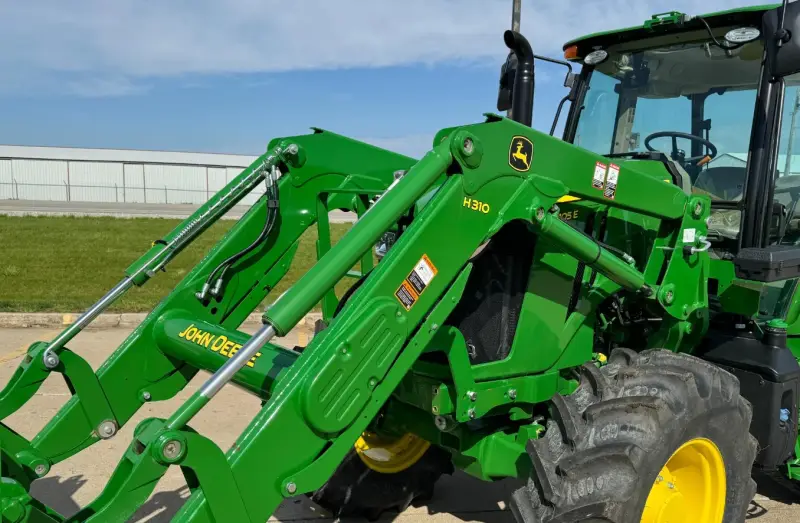 2022 John Deere 6105E MFWD photo 15