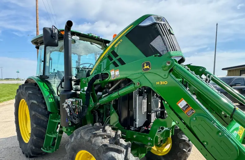 2022 John Deere 6105E MFWD photo 35