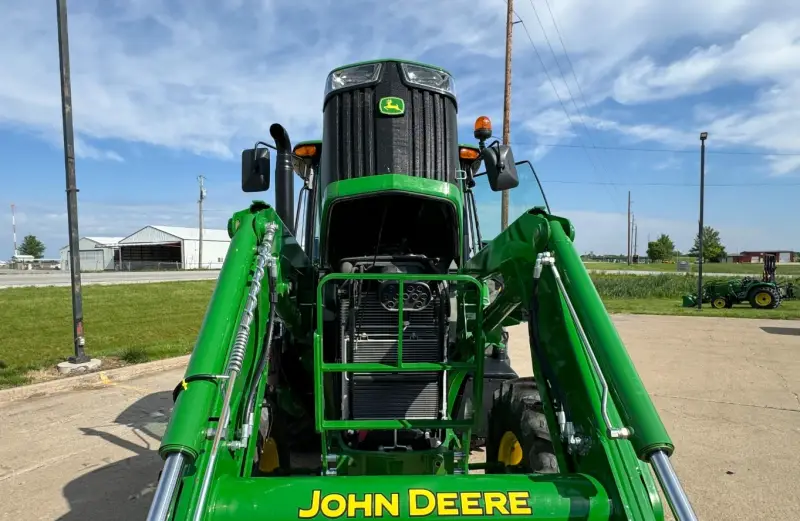 2022 John Deere 6105E MFWD photo 34