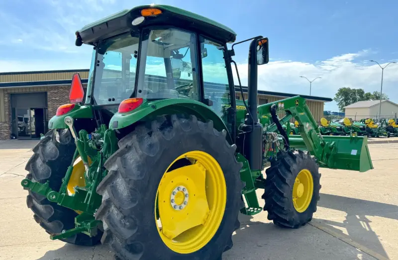 2022 John Deere 6105E MFWD photo 4