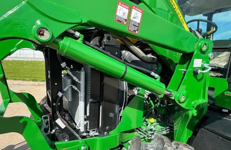 2022 John Deere 6105E MFWD photo 33