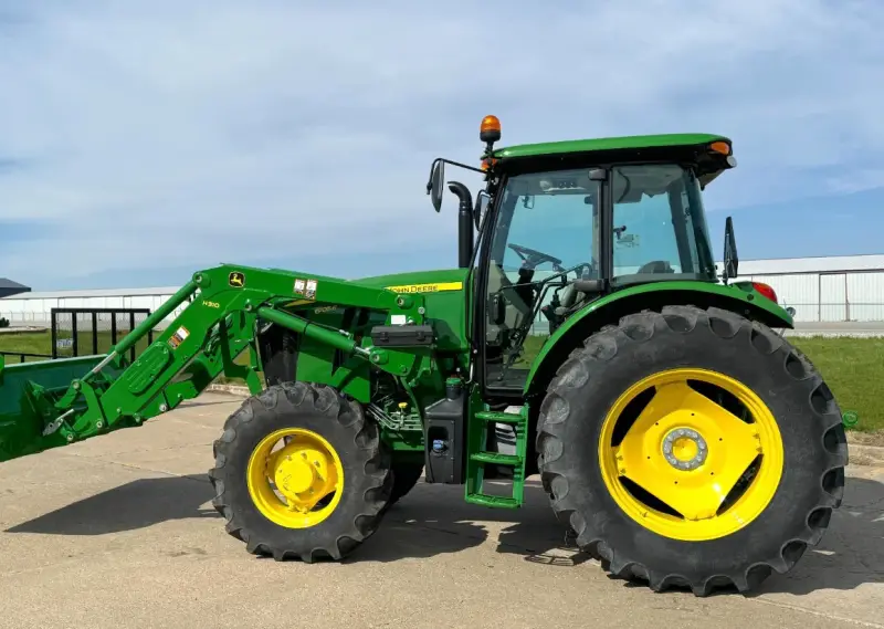 2022 John Deere 6105E MFWD photo 6