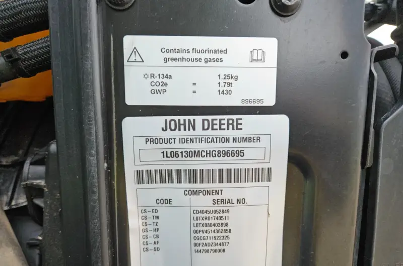 2017 John Deere 6130M MFWD photo 34