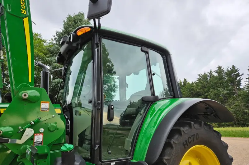 2017 John Deere 6130M MFWD photo 21