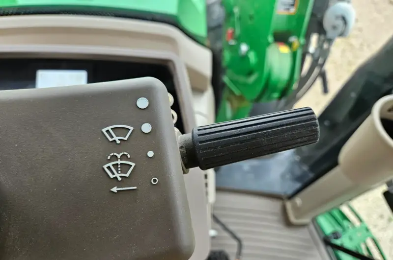 2017 John Deere 6130M MFWD photo 47