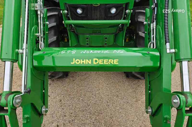 2017 John Deere 6130M MFWD photo 10