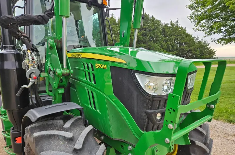 2017 John Deere 6130M MFWD photo 30