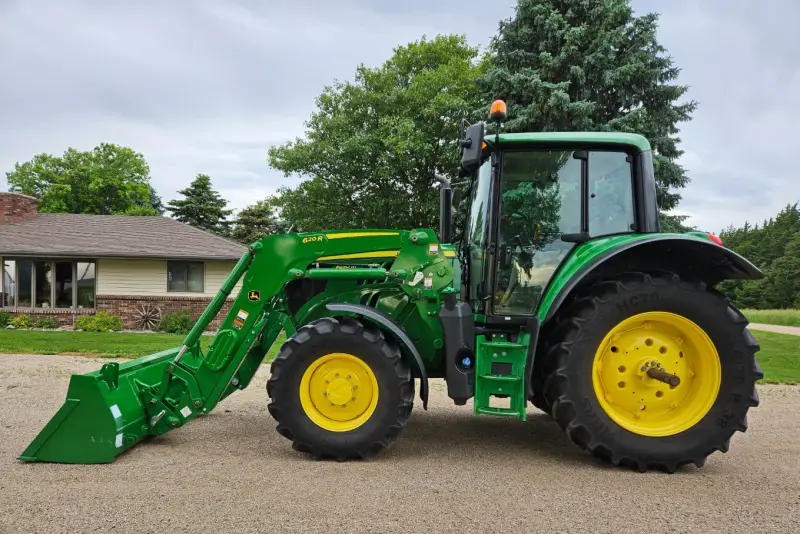 2017 John Deere 6130M MFWD photo 8