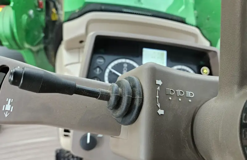 2017 John Deere 6130M MFWD photo 48