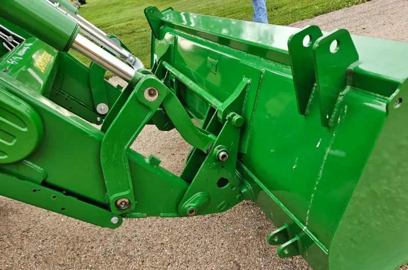 2017 John Deere 6130M MFWD photo 31