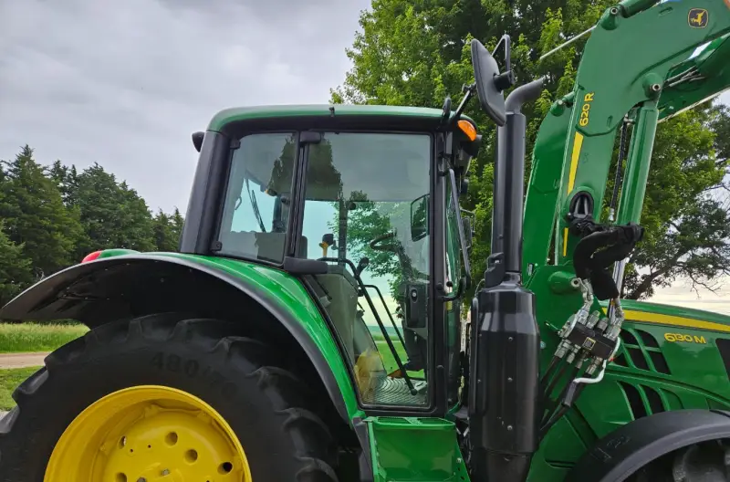 2017 John Deere 6130M MFWD photo 26