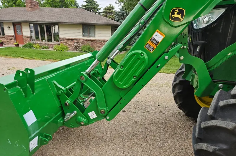 2017 John Deere 6130M MFWD photo 15