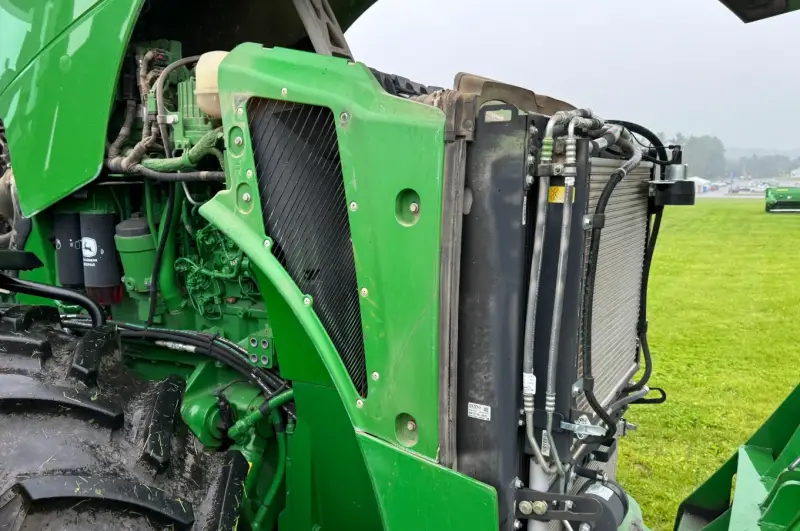 2016 John Deere 8320R MFWD photo 26